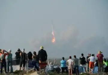 Foguete não tripulado da Spacex explode quase 4 minutos após decolagem teste