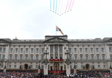 Polícia prende 52 pessoas em meio à coroação de Charles III e Camilla