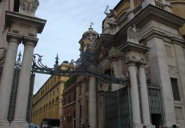 Homem força entrada no Vaticano com carro e é preso