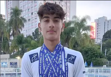 Nadador Léo Fernandes conquista Ouro 