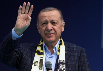 Erdogan vence eleições na Turquia, segundo fontes oficiais