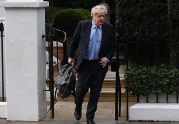 Boris Johnson renuncia de novo - desta vez, à sua cadeira no Parlamento britânico