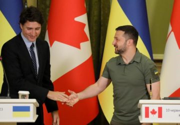 Primeiro-ministro do Canadá visita Ucrânia de surpresa e anuncia mais ajuda militar