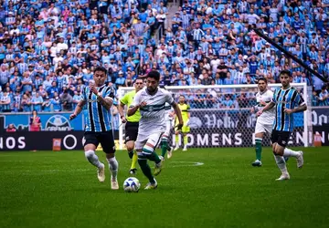 Coritiba perde para o Grêmio e aprofunda a crise no clube