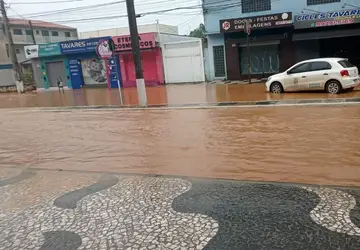 Defesa Civil se mobiliza para atender ocorrências após forte chuva em Almirante Tamandaré 