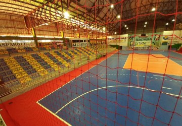 Torcedor xinga árbitro durante campeonato de futsal e é preso por injúria racial no Paraná