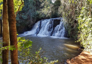 Jovem de 20 anos morre após se afogar enquanto mergulhava em cachoeira no Paraná