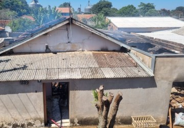 Vídeo: Idoso fica ferido após casa ser incendiada por ex-genro no Paraná, diz bombeiros