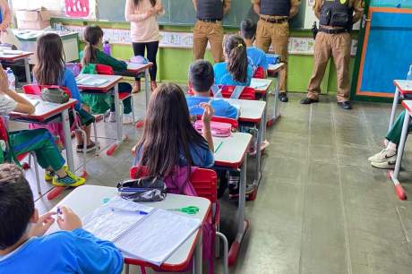 Policiais Militares visitam escola e estreitam laços com a comunidade 