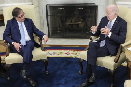 Petro pede a Biden fim das sanções à Venezuela se houver avanços eleitorais