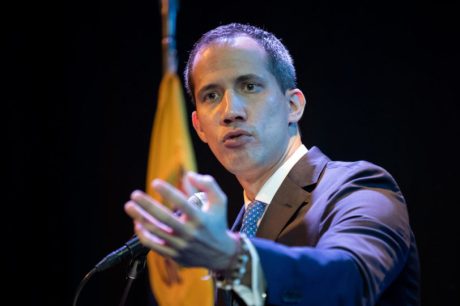 Juan Guaidó denuncia ter sido expulso da Colômbia em um voo para os EUA