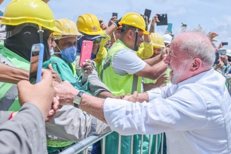 Lula anuncia salário mínimo de R$ 1.320 e isenção do IR