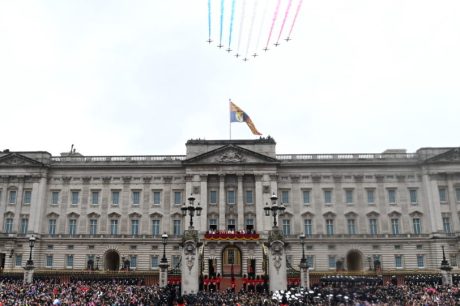 Polícia prende 52 pessoas em meio à coroação de Charles III e Camilla