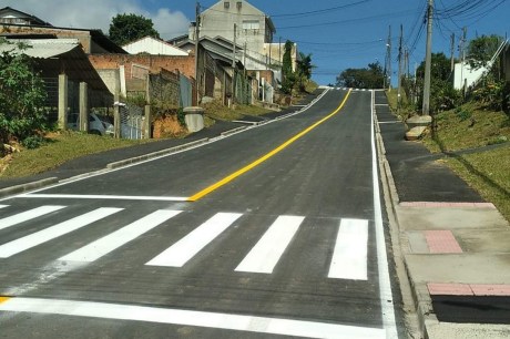 Prefeitura entrega obra de pavimentação da Rua Portugal 