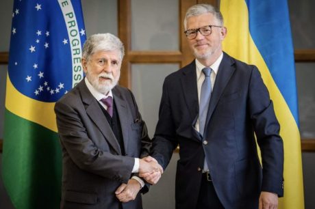 Em campanha por um Nobel para Lula, a diplomacia brasileira banaliza o mal