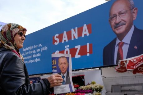 Indefinição avança até a madrugada na apuração na Turquia, mas eleição presidencial deve ter 2º turno