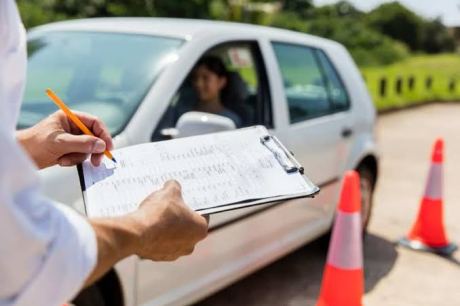 Aluna de Autoescola chega no Detran dirigindo carro particular e tem veículo apreendido 