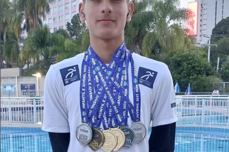 Nadador Léo Fernandes conquista Ouro 