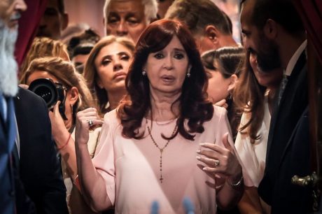 Cristina Kirchner pede para Argentina 