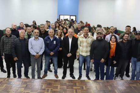 Posse de 55 novos servidores municipais fortalece equipe administrativa