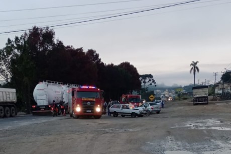 Acidente grave na Rodovia dos Minérios deixa casal ferido