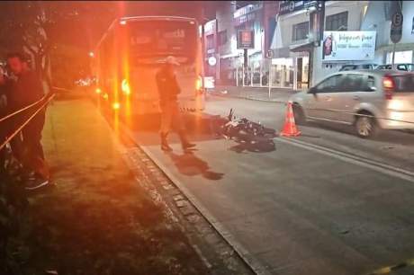 Jovem compra moto 0 km e morre em acidente após sair da concessionária