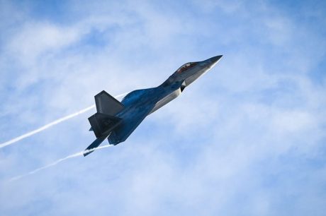 EUA mobilizam caças F-22 no Oriente Médio devido à tensão com a Rússia na região