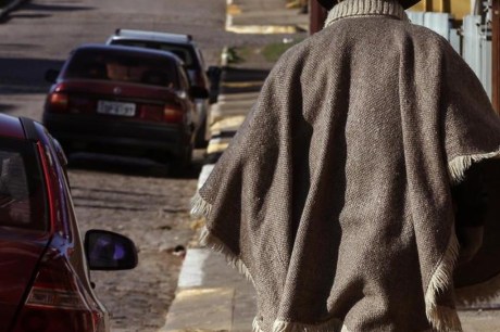 Projeto Ponchos 2023: Iniciativa busca auxiliar moradores de rua em Curitiba