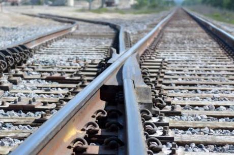 Motociclista é atingido por trem e socorrido em Almirante Tamandaré