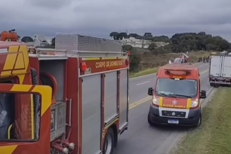 Mulher morre ao cair com carro em ribanceira no Contorno Norte 