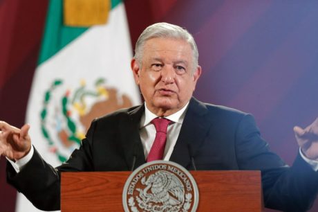 López Obrador pede que americanos não votem em DeSantis por causa de lei anti-imigração