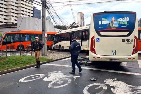 Grave Acidente de Ônibus em Curitiba Deixa Mais de 40 Feridos