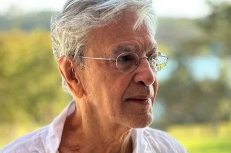 Caetano Veloso perde processo contra Osklen: cantor queria R$ 500 mil