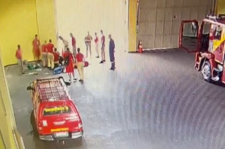 VÍDEO: Bebê de um ano é salva por bombeiros após se afogar em piscina e ficar seis minutos submersa, no PR