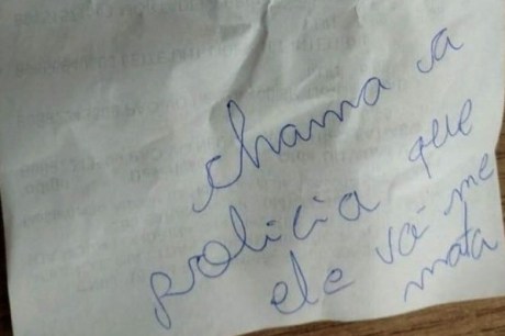 Mulher entrega bilhete com pedido de socorro em mercado e homem é preso por suspeita de agressão no Paraná