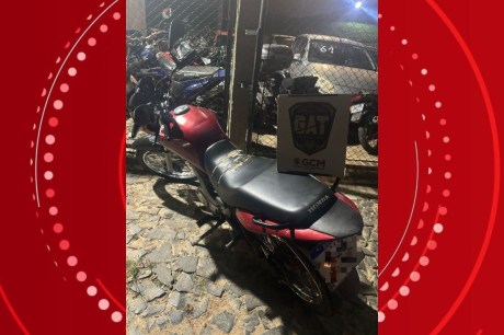 Homem é preso com moto furtada no Paraná e diz que comprou placa na Shopee, diz Guarda Municipal